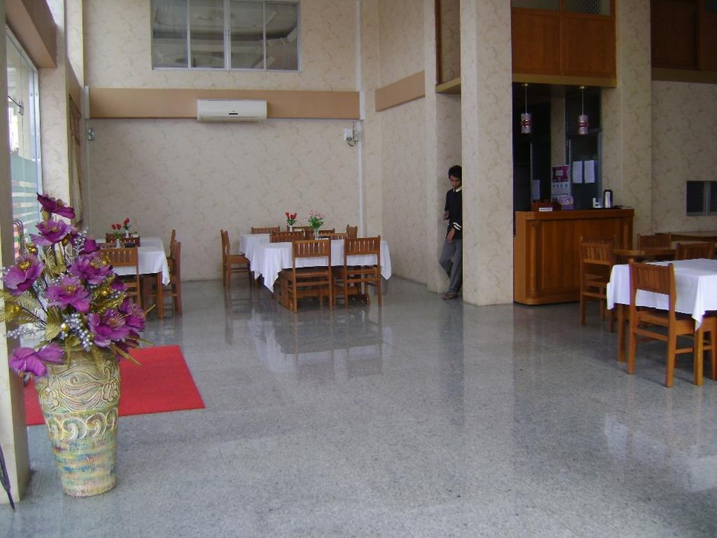 Royal Boss Hotel Янгон Экстерьер фото